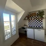 Petit Appartement Parisien